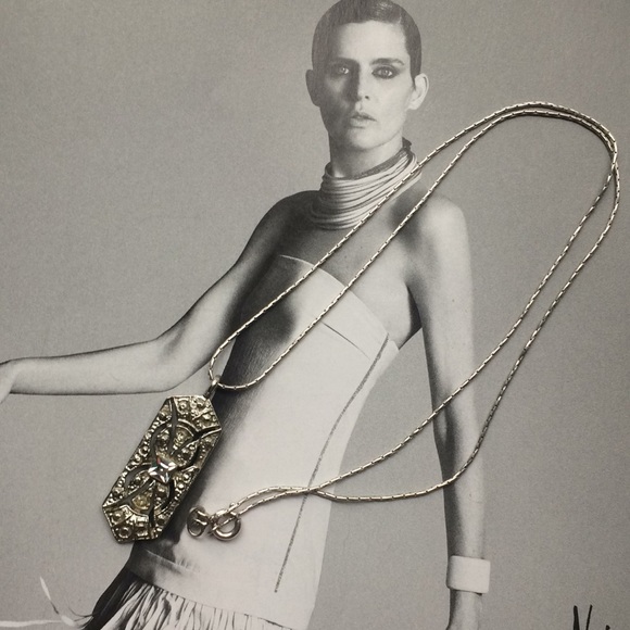 Pristine Lovely Vintage Pendant with Silver Chain - Picture 3 of 4